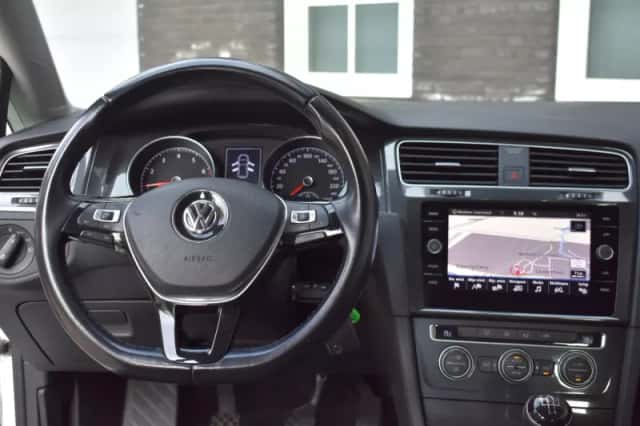 Volkswagen Golf (2018) thumbnail 2