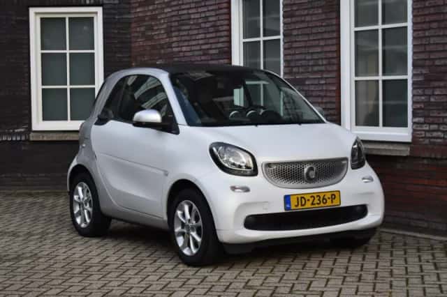 Smart ForTwo (2016) thumbnail 1