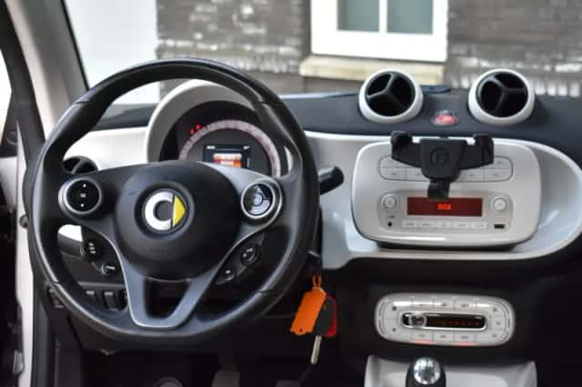 Smart ForTwo (2016) thumbnail 2
