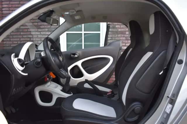 Smart ForTwo (2016) thumbnail 3