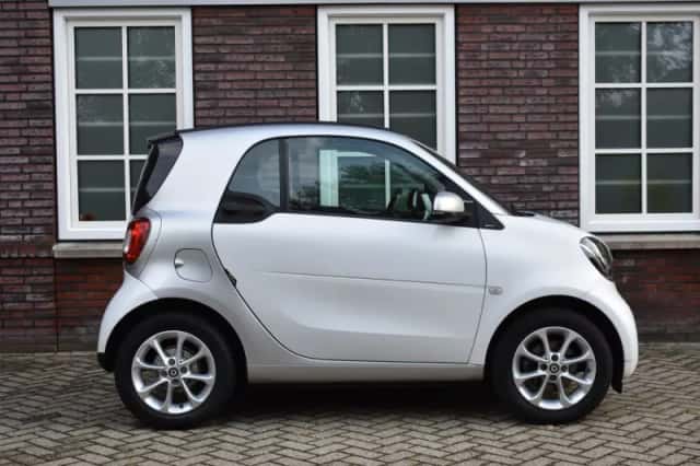 Smart ForTwo (2016) thumbnail 5