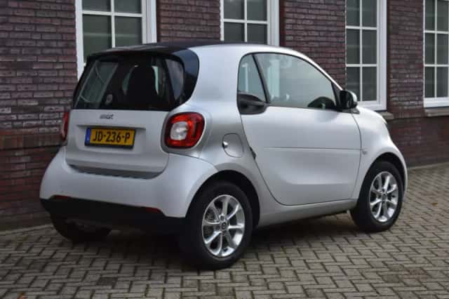 Smart ForTwo (2016) thumbnail 6