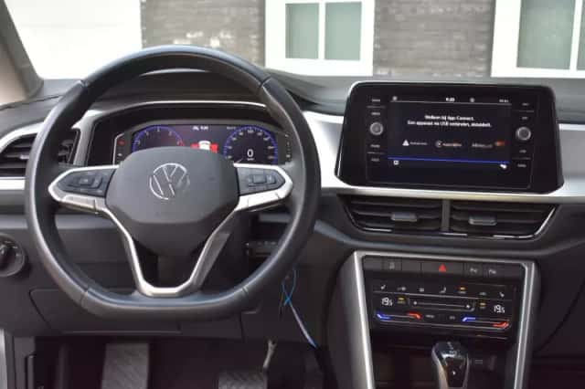 Volkswagen T-Roc (2022) thumbnail 2