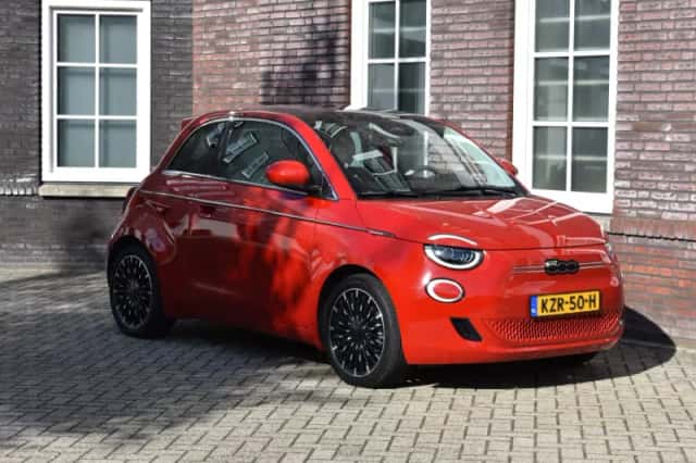 Fiat 500 (2024) thumbnail 1