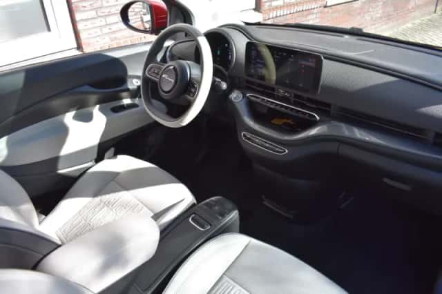 Fiat 500 (2024) thumbnail 2