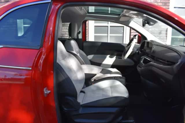 Fiat 500 (2024) thumbnail 3