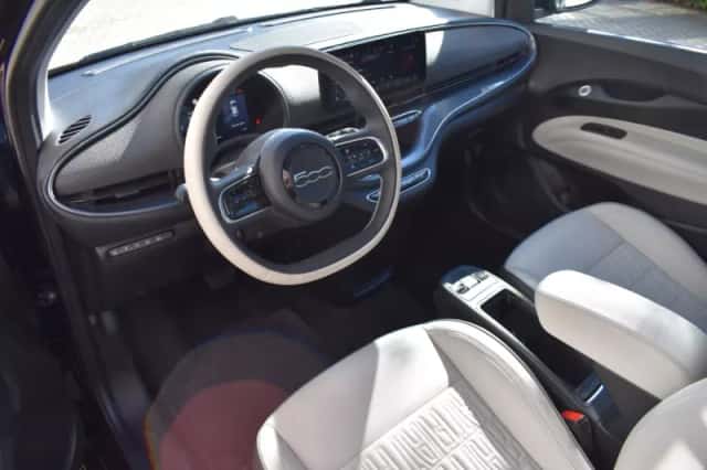 Fiat 500 (2024) thumbnail 2