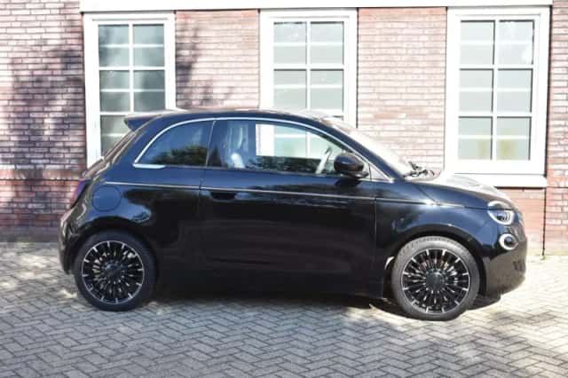 Fiat 500 (2024) thumbnail 5