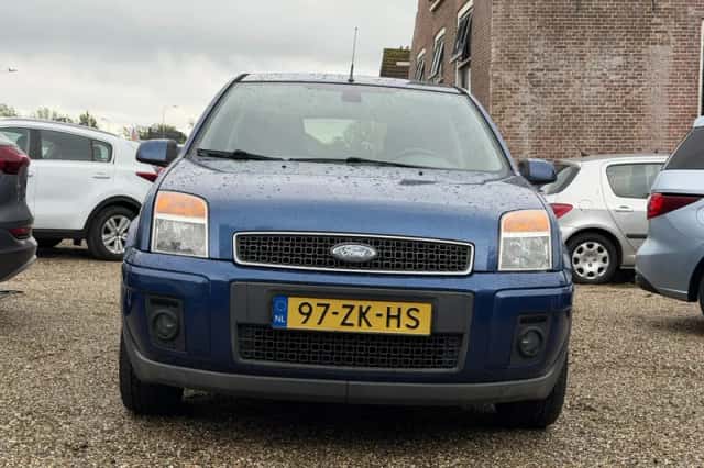 Ford Fusion (2008) thumbnail 2