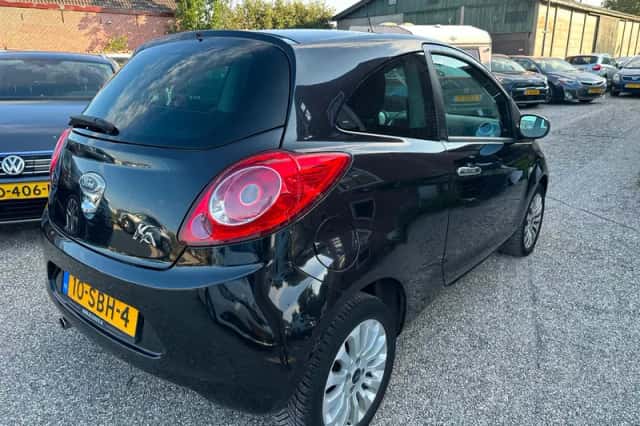 Ford Ka (2011) thumbnail 4