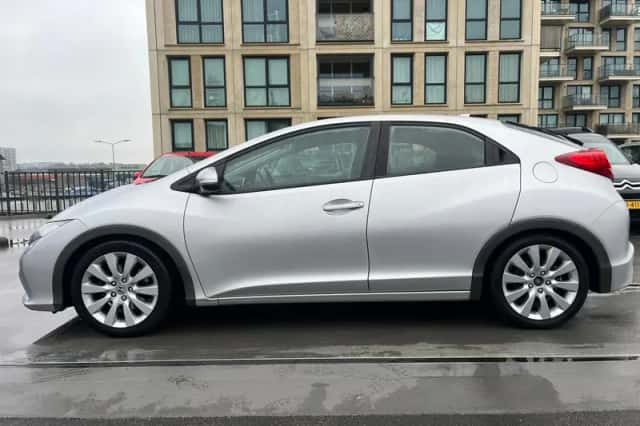 Honda Civic (2012) thumbnail 2