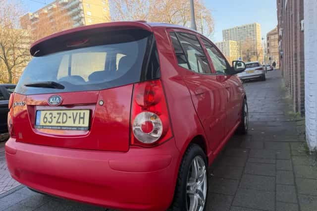 Kia Picanto (2008) thumbnail 4