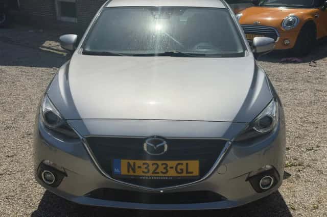 Mazda 3 (2015) thumbnail 2