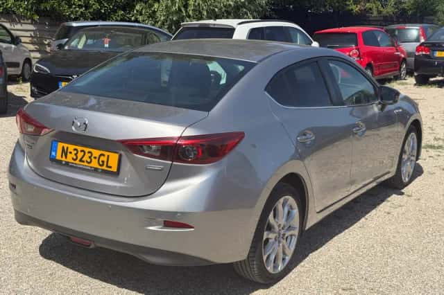Mazda 3 (2015) thumbnail 5