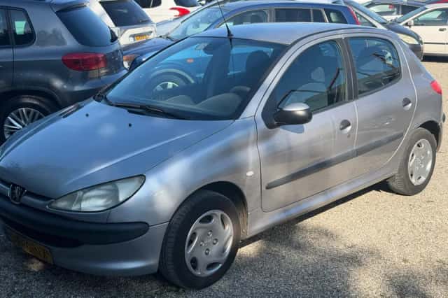 Peugeot 206 (2000) thumbnail 1
