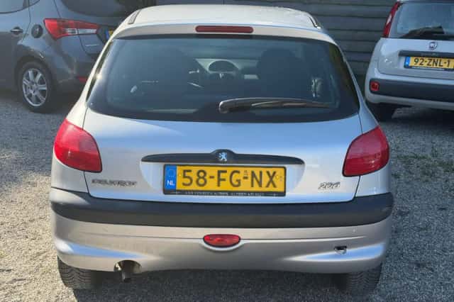 Peugeot 206 (2000) thumbnail 4