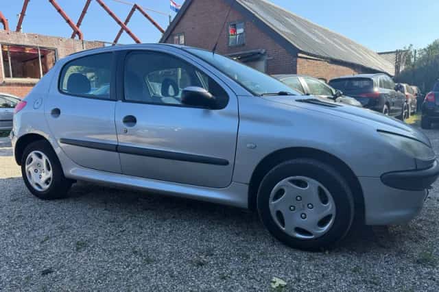 Peugeot 206 (2000) thumbnail 6