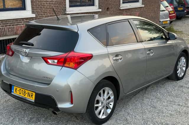 Toyota Auris (2013) thumbnail 5