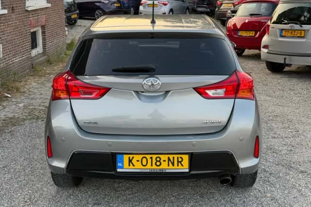 Toyota Auris (2013) thumbnail 6