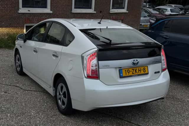 Toyota Prius (2012) thumbnail 3