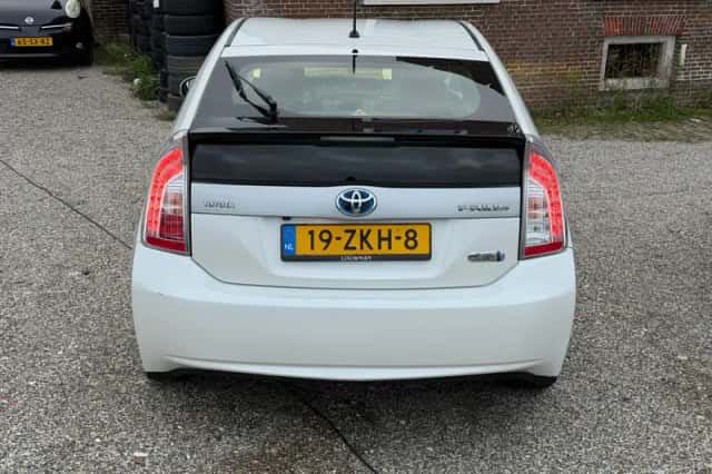 Toyota Prius (2012) thumbnail 4
