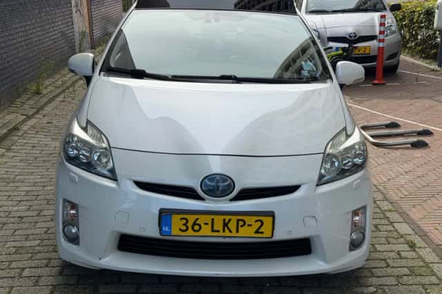 Toyota Prius (2010) thumbnail 2