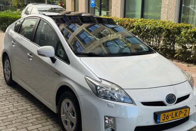 Toyota Prius (2010) thumbnail 3