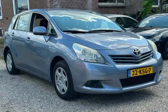 Toyota Verso (2010) thumbnail 2