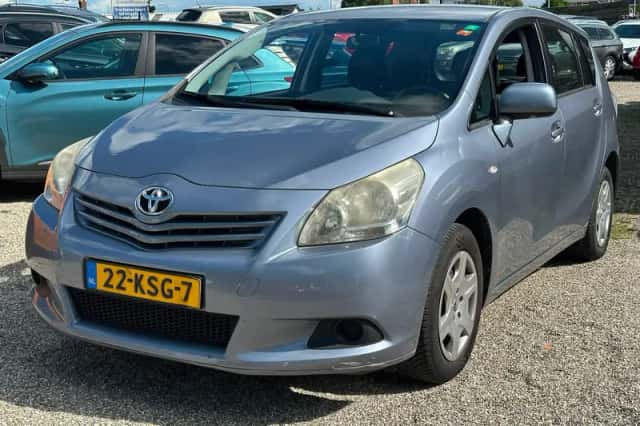 Toyota Verso (2010) thumbnail 4