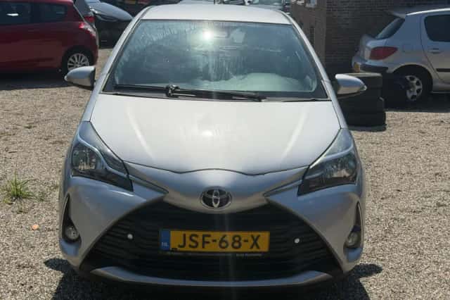 Toyota Yaris (2018) thumbnail 2