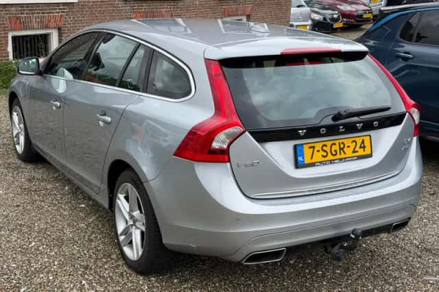 Volvo V60 (2013) thumbnail 3