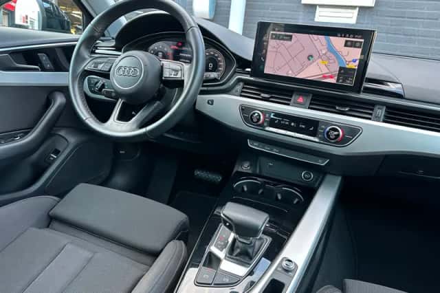 Audi A4 (2022) thumbnail 4