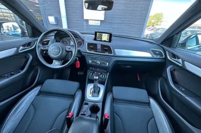 Audi Q3 (2018) thumbnail 2