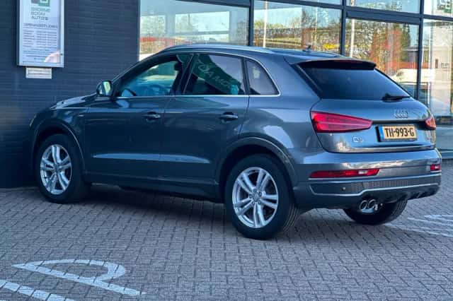 Audi Q3 (2018) thumbnail 3