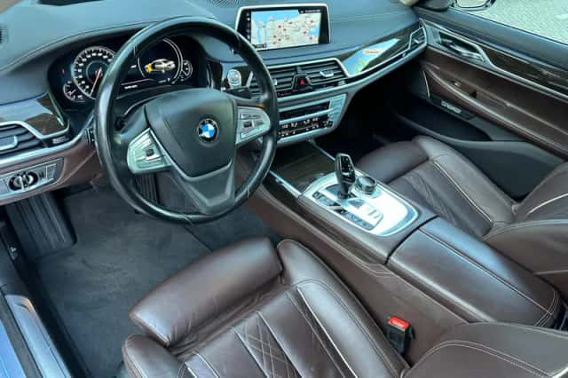BMW 7-Serie (2018) thumbnail 4