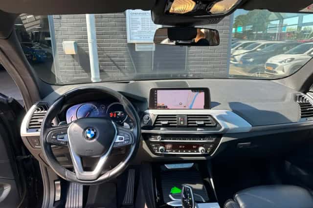 BMW X3 (2019) thumbnail 2