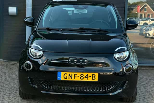Fiat 500 (2021) thumbnail 2