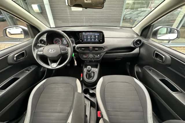 Hyundai i10 (2022) thumbnail 2