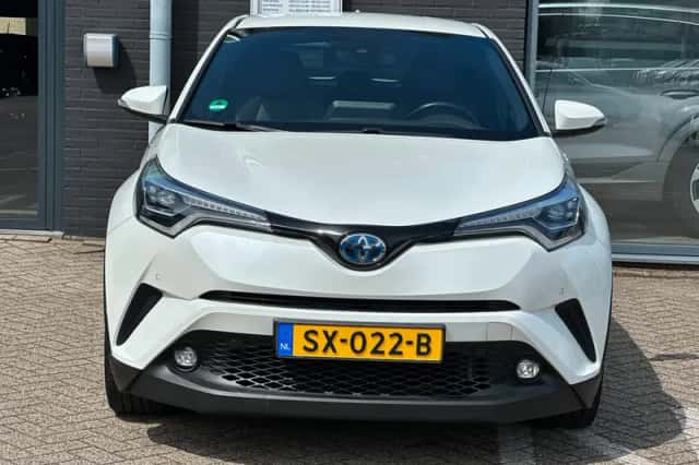 Toyota C-HR (2018) thumbnail 5