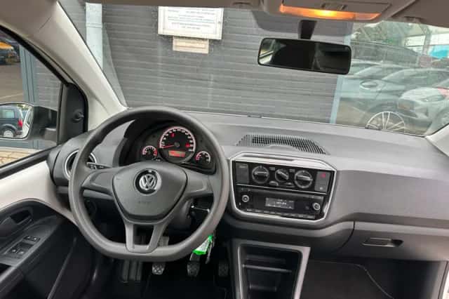 Volkswagen Up! (2017) thumbnail 2
