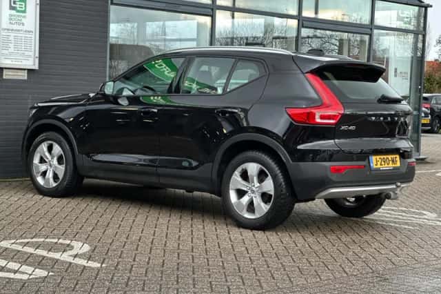 Volvo XC40 (2020) thumbnail 3
