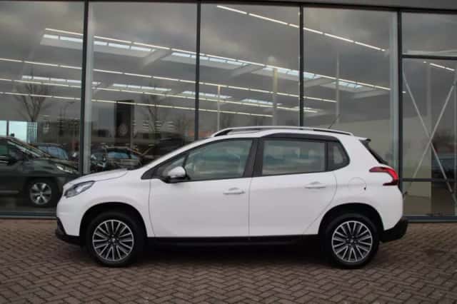 Peugeot 2008 (2019) thumbnail 2