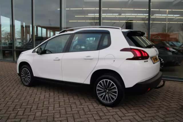 Peugeot 2008 (2019) thumbnail 3