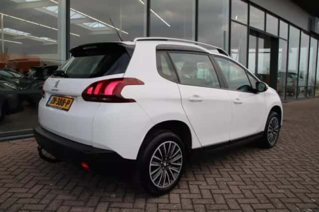 Peugeot 2008 (2019) thumbnail 4
