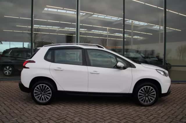 Peugeot 2008 (2019) thumbnail 5