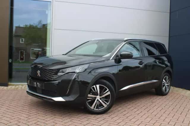 Peugeot 5008 (2023) thumbnail 1