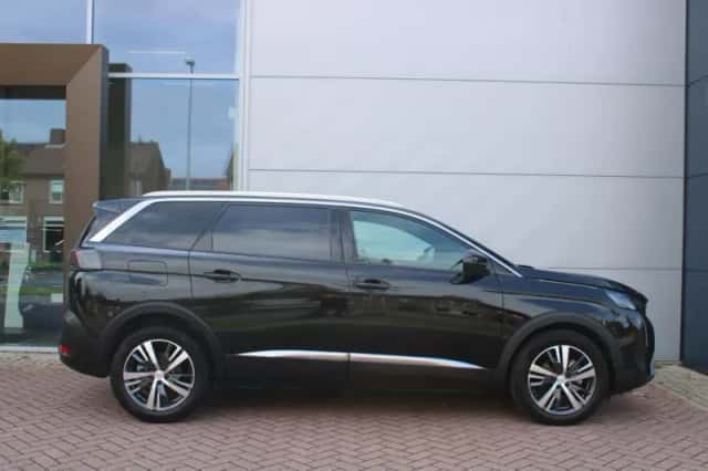 Peugeot 5008 (2023) thumbnail 5