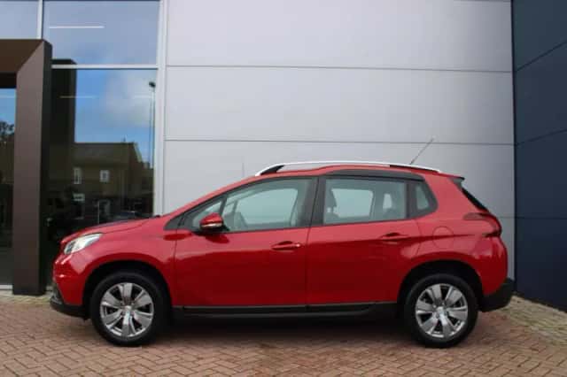 Peugeot 2008 (2017) thumbnail 2
