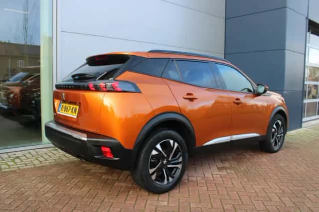 Peugeot 2008 (2021) thumbnail 4