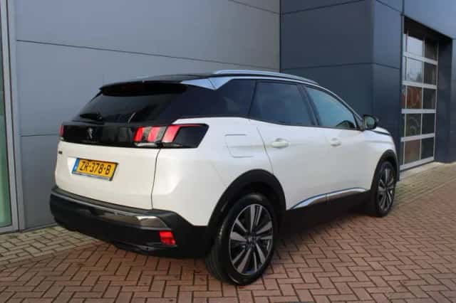 Peugeot 3008 (2019) thumbnail 4